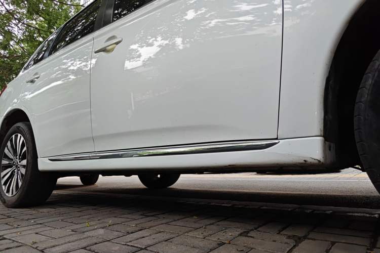 Used Mitsubishi Outlander 2021 Revised Version 2.0L Two-Wheel Drive Comfort Edition 5 Seats Right Side Sill