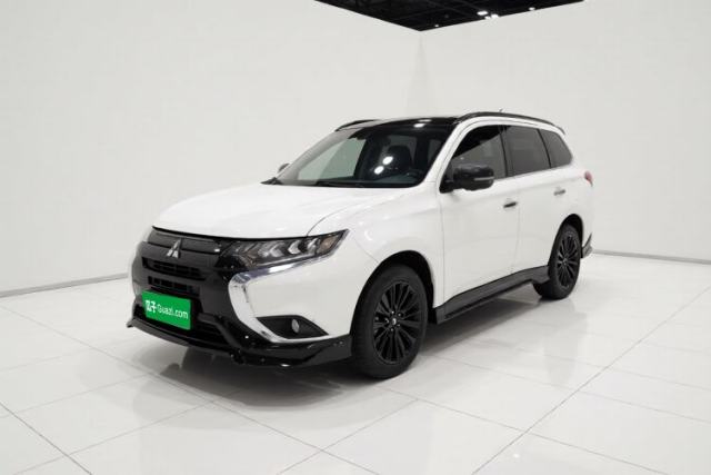 Ojetý Mitsubishi Outlander 2021 2.4L 4x4 DynaDrive Edition 5 Seats