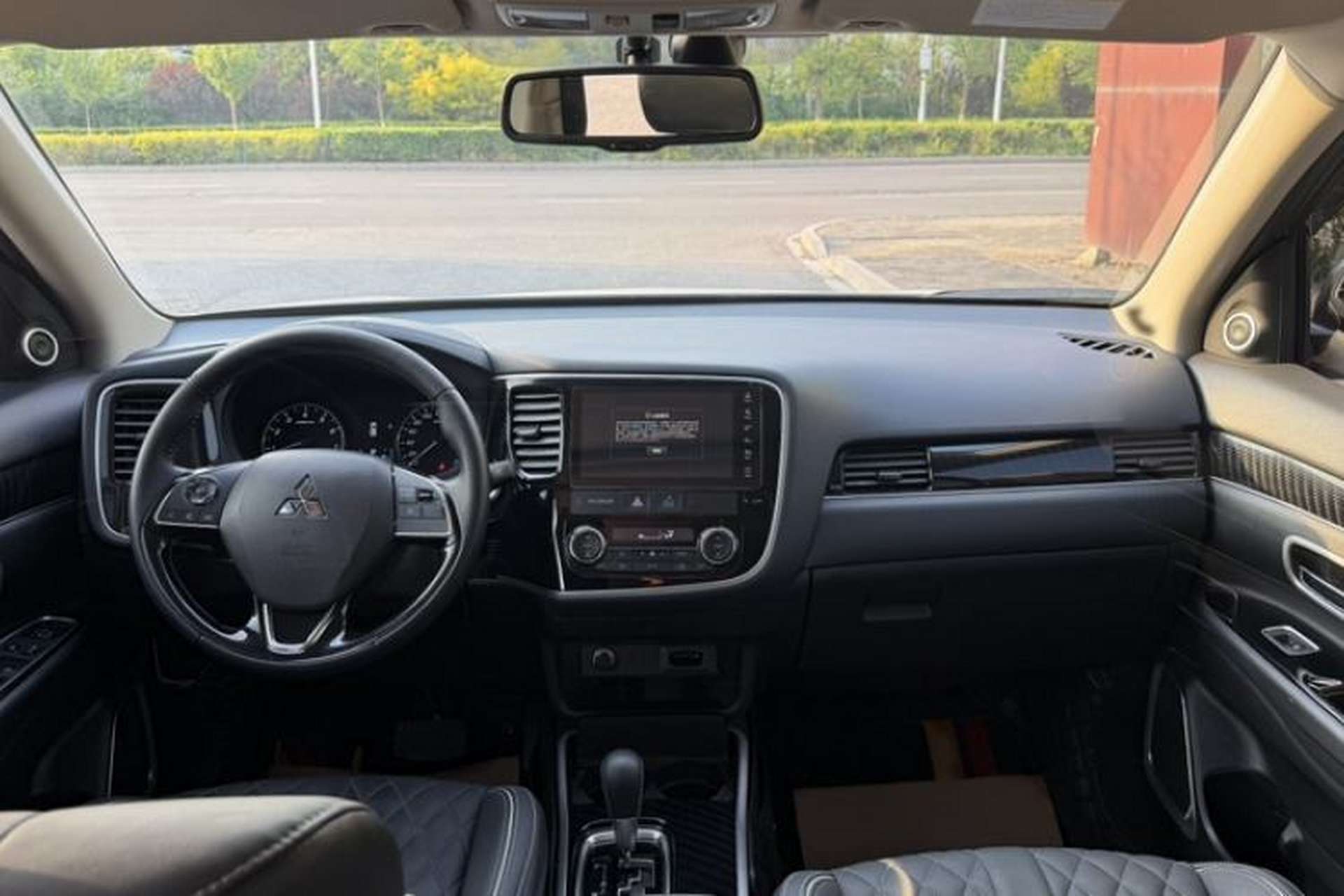 Used Mitsubishi Outlander 2021 Revised Version 2.0L Two-Wheel Drive Enjoyment Edition 5 Seats Steering Wheel