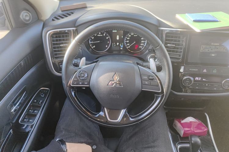 Used Mitsubishi Outlander 2021 2.4L 4x4 DynaDrive Edition 5 Seats Steering Wheel