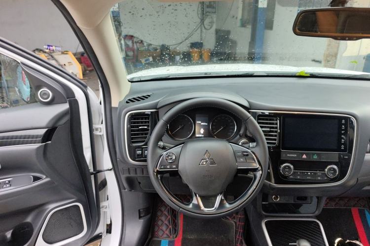 Used Mitsubishi Outlander 2021 2.0L Two-Wheel Drive Comfort Edition 5 Seats Steering Wheel