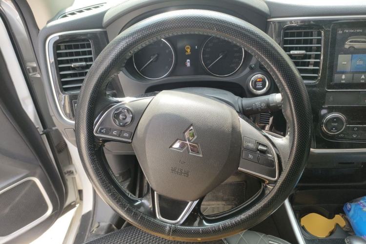 Used Mitsubishi Outlander 2021 2.0L Two-Wheel Drive Comfort Edition 7 Seats Steering Wheel