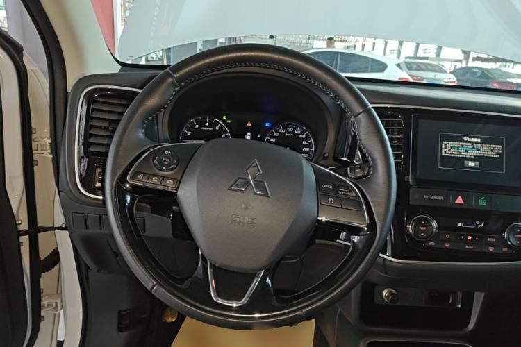 Used Mitsubishi Outlander 2021 2.0L Two-Wheel Drive Comfort Edition 5 Seats Steering Wheel