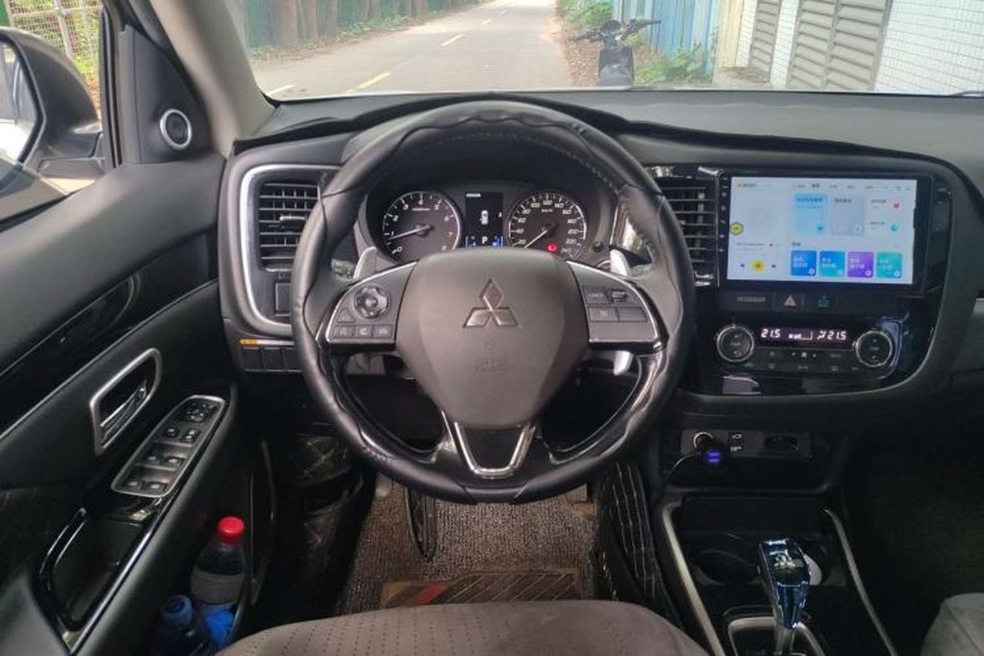 Used Mitsubishi Outlander 2021 2.4L 4x4 Zhi Xiang Edition 7 Seats Steering Wheel