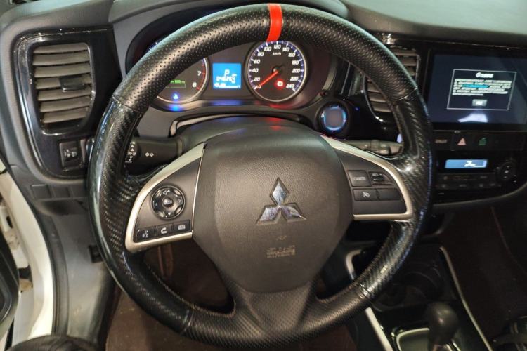 Used Mitsubishi Outlander 2021 Revised Version 2.0L Two-Wheel Drive Comfort Edition 5 Seats Steering Wheel