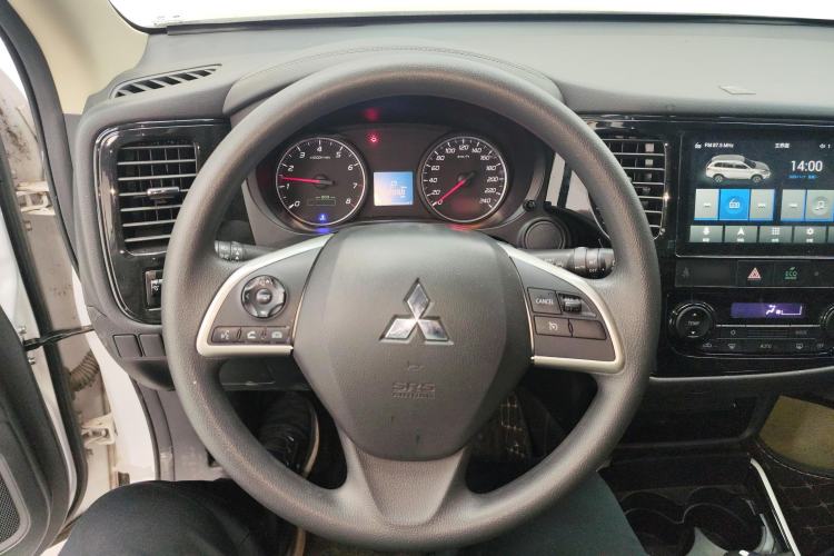 Used Mitsubishi Outlander 2021 Revised Version 2.0L Two-Wheel Drive Comfort Edition 5 Seats Steering Wheel