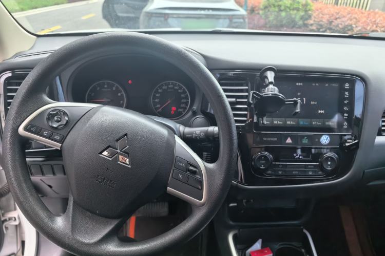 Used Mitsubishi Outlander 2021 2.0L Two-Wheel Drive Comfort Edition 5 Seats Steering Wheel