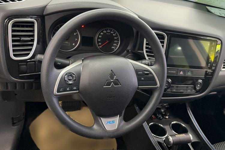 Used Mitsubishi Outlander 2021 Revised Version 2.0L Two-Wheel Drive Comfort Edition 5 Seats Steering Wheel