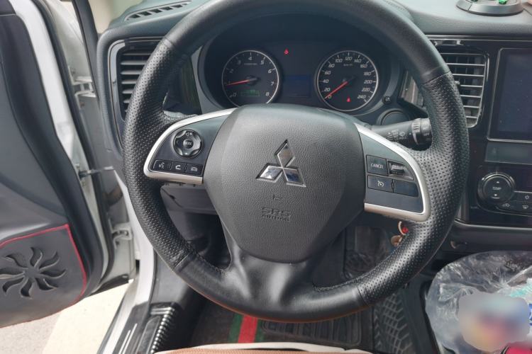Used Mitsubishi Outlander 2021 2.0L Two-Wheel Drive Comfort Edition 5 Seats Steering Wheel