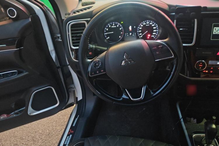 Used Mitsubishi Outlander 2021 2.0L Two-Wheel Drive Comfort Edition 5 Seats Steering Wheel