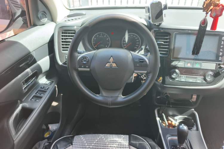 Used Mitsubishi Outlander 2021 2.0L Two-Wheel Drive Comfort Edition 5 Seats Steering Wheel