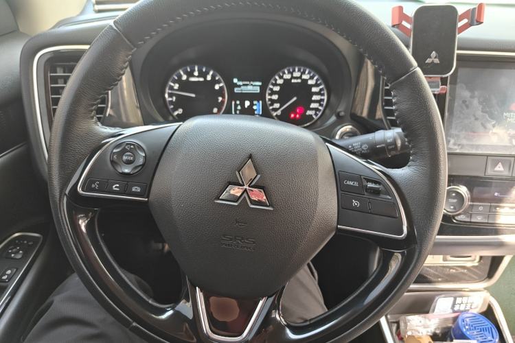 Used Mitsubishi Outlander 2021 Revised Version 2.0L Two-Wheel Drive Enjoyment Edition 5 Seats Steering Wheel