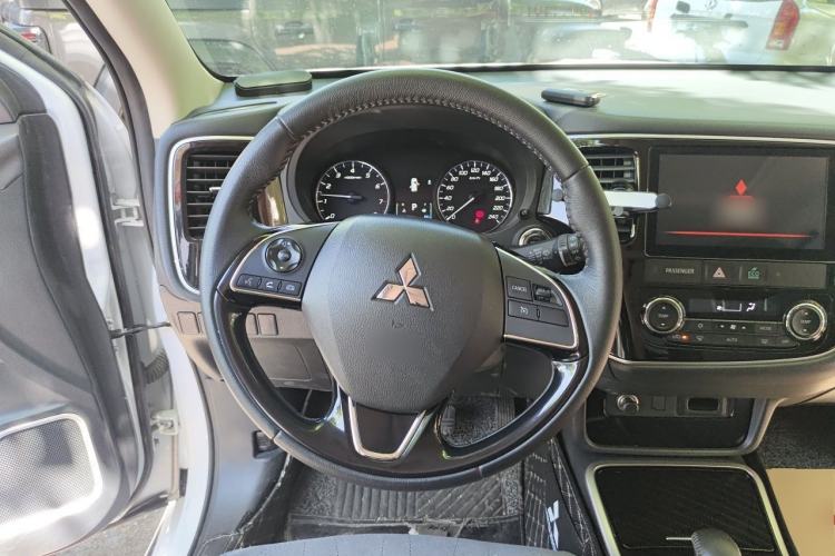 Used Mitsubishi Outlander 2021 2.0L Two-Wheel Drive Comfort Edition 5 Seats Steering Wheel