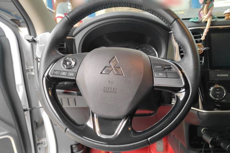 Used Mitsubishi Outlander 2021 Revised Version 2.0L Two-Wheel Drive Enjoyment Edition 5 Seats Steering Wheel
