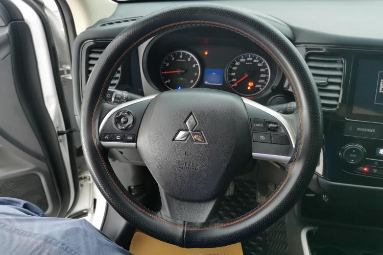 Used Mitsubishi Outlander 2021 Revised Version 2.0L Two-Wheel Drive Comfort Edition 5 Seats Steering Wheel