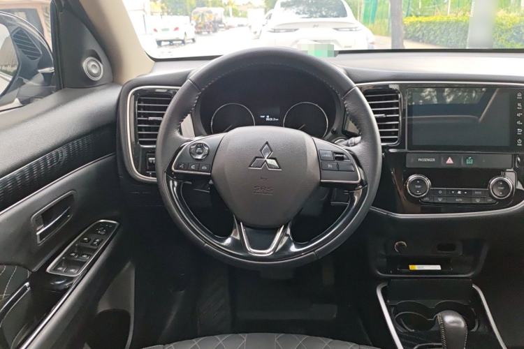 Used Mitsubishi Outlander 2021 2.0L Two-Wheel Drive Comfort Edition 5 Seats Steering Wheel