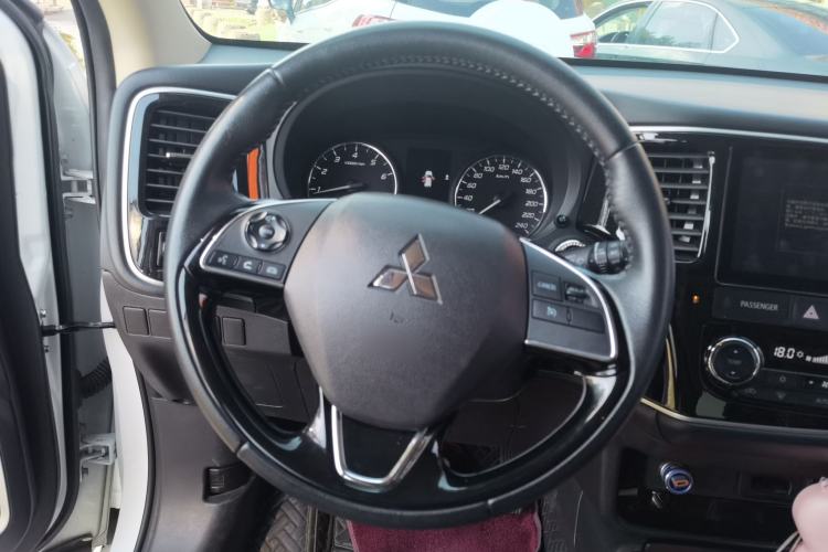 Used Mitsubishi Outlander 2021 2.0L Two-Wheel Drive Comfort Edition 7 Seats Steering Wheel