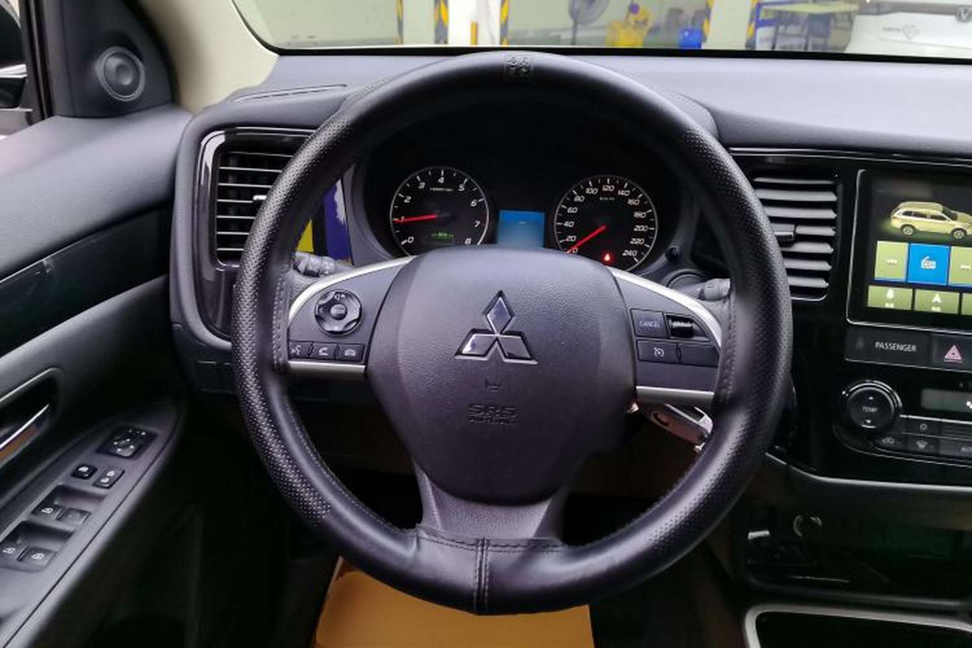 Used Mitsubishi Outlander 2021 Revised Version 2.0L Two-Wheel Drive Comfort Edition 5 Seats Steering Wheel