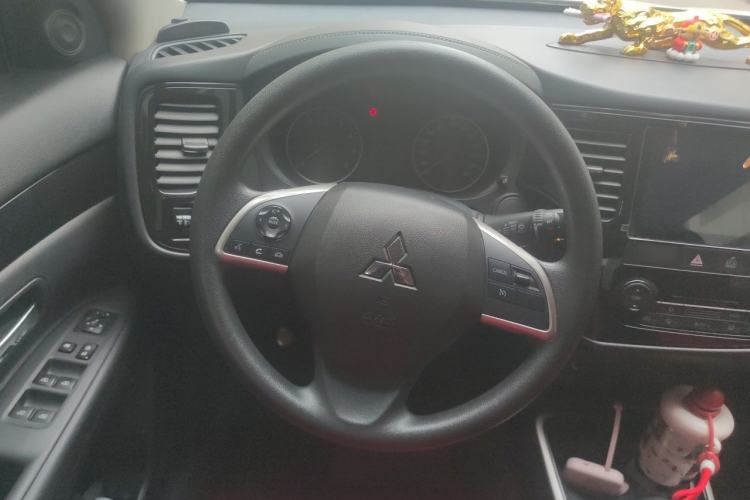 Used Mitsubishi Outlander 2021 2.0L Two-Wheel Drive Comfort Edition 5 Seats Steering Wheel