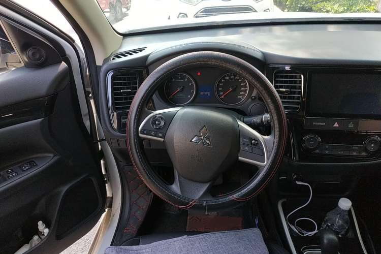 Used Mitsubishi Outlander 2021 2.0L Two-Wheel Drive Comfort Edition 5 Seats Steering Wheel