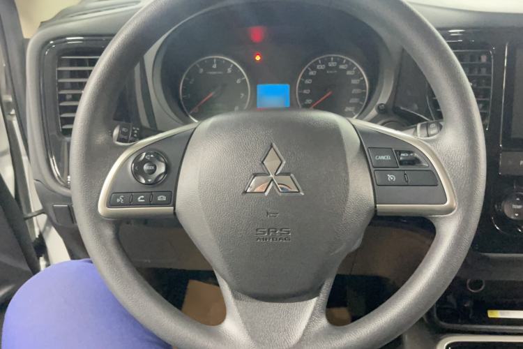 Used Mitsubishi Outlander 2021 2.0L Two-Wheel Drive Comfort Edition 5 Seats Steering Wheel