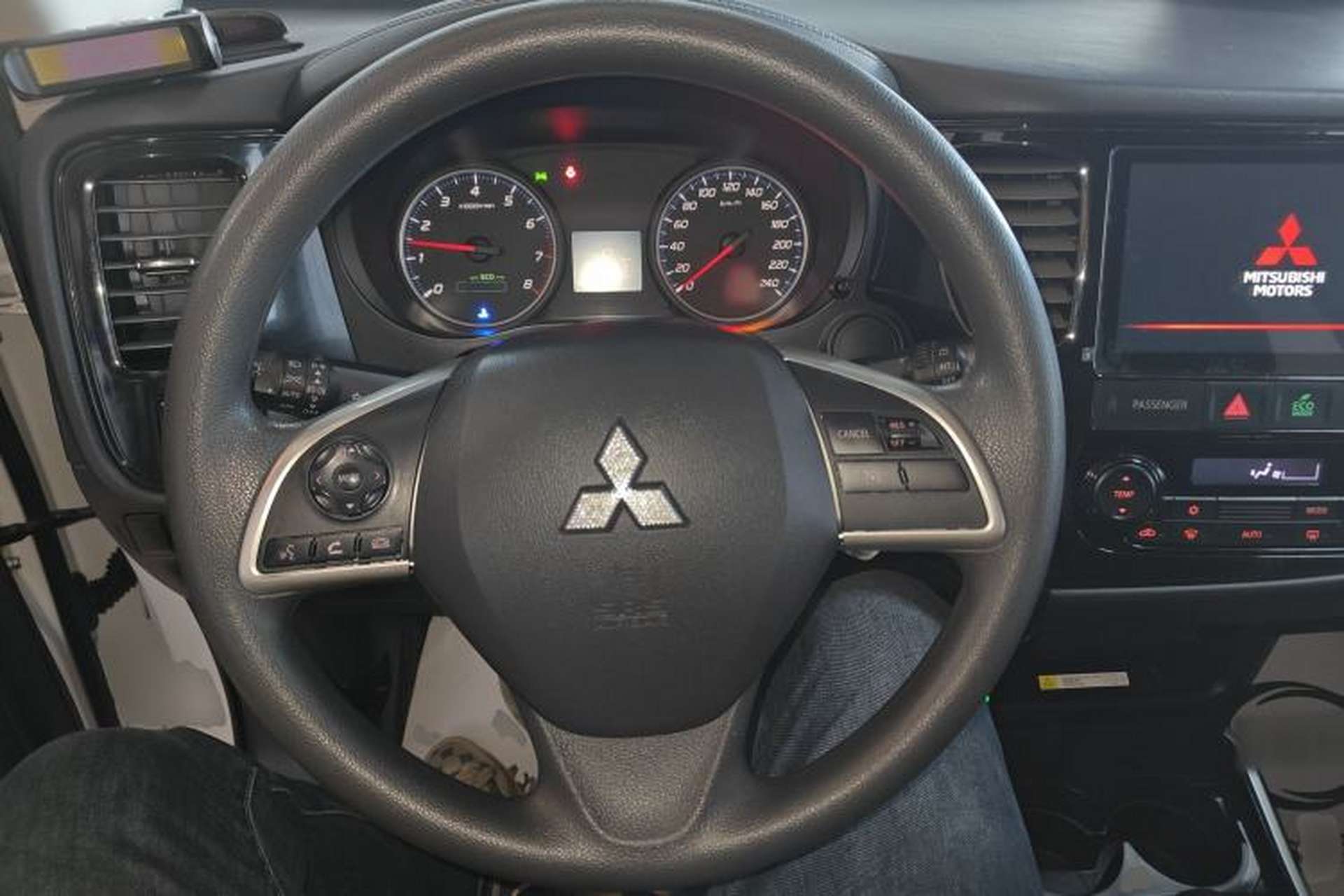 Used Mitsubishi Outlander 2021 Revised Version 2.0L Two-Wheel Drive Comfort Edition 5 Seats Steering Wheel