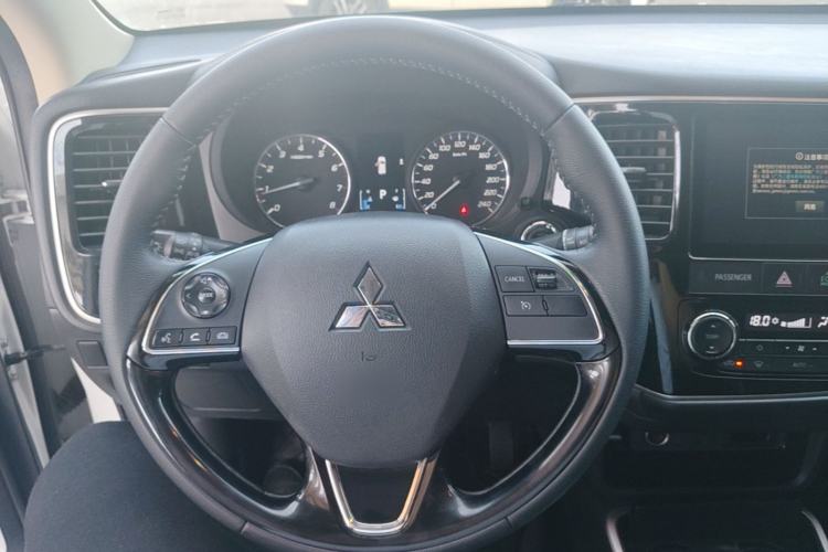 Used Mitsubishi Outlander 2021 2.0L Two-Wheel Drive Comfort Edition 5 Seats Steering Wheel