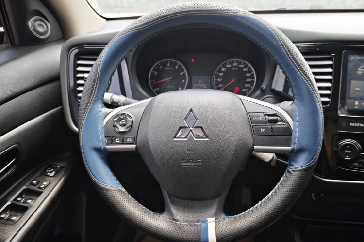 Used Mitsubishi Outlander 2021 Revised Version 2.0L Two-Wheel Drive Comfort Edition 5 Seats Steering Wheel