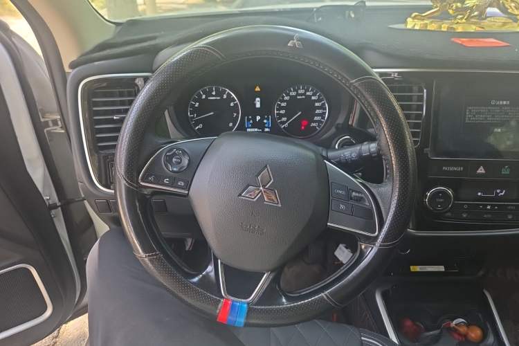 Used Mitsubishi Outlander 2021 Revised Version 2.0L Two-Wheel Drive Enjoyment Edition 5 Seats Steering Wheel