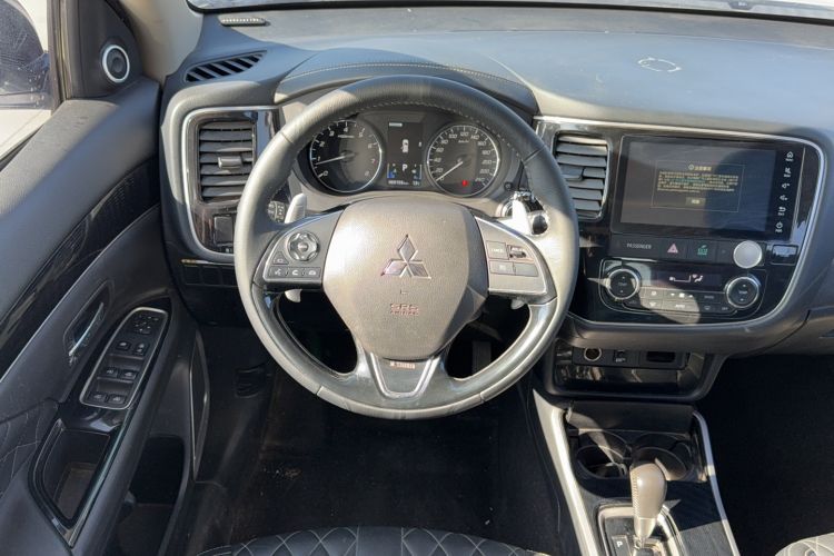 Used Mitsubishi Outlander 2021 2.4L 4x4 Zhi Xiang Edition 7 Seats Steering Wheel