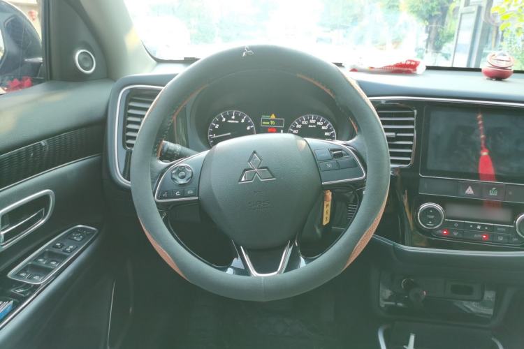 Used Mitsubishi Outlander 2021 Revised Version 2.0L Two-Wheel Drive Enjoyment Edition 5 Seats Steering Wheel