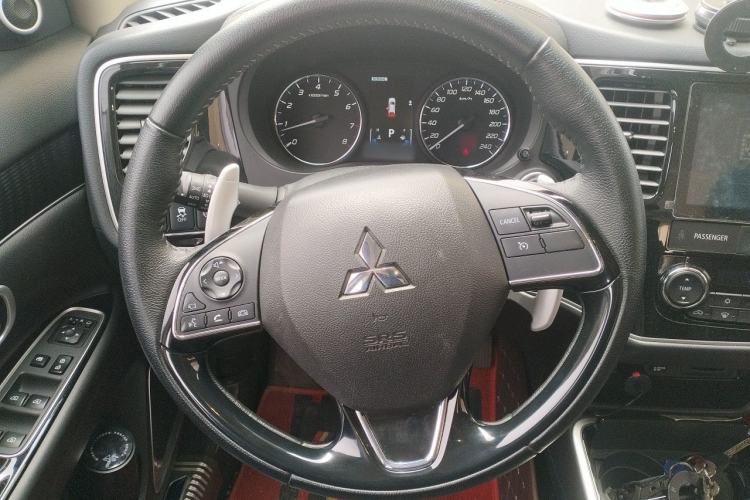 Used Mitsubishi Outlander 2021 2.4L 4x4 Zhi Xiang Edition 7 Seats Steering Wheel