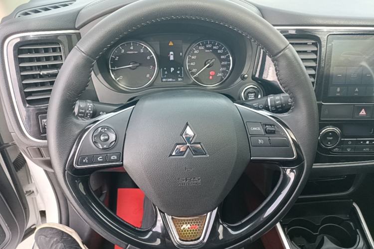 Used Mitsubishi Outlander 2021 2.0L Two-Wheel Drive Comfort Edition 5 Seats Steering Wheel