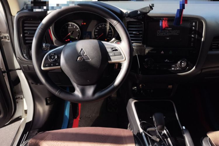 Used Mitsubishi Outlander 2021 Revised Version 2.0L Two-Wheel Drive Comfort Edition 5 Seats Steering Wheel