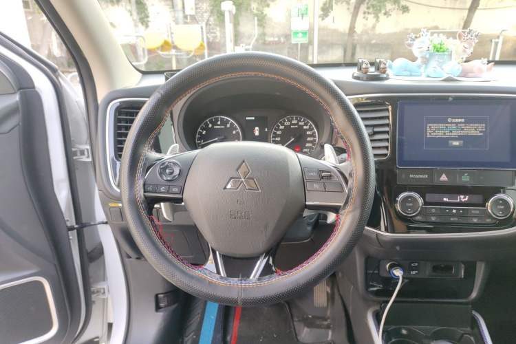 Used Mitsubishi Outlander 2021 2.4L 4x4 Comfort Edition 5 Seats Steering Wheel