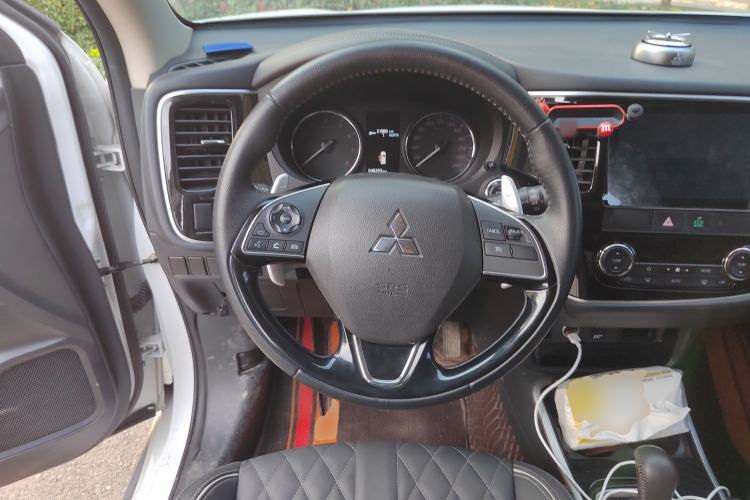 Used Mitsubishi Outlander 2021 2.4L 4x4 Zhi Xiang Edition 7 Seats Steering Wheel