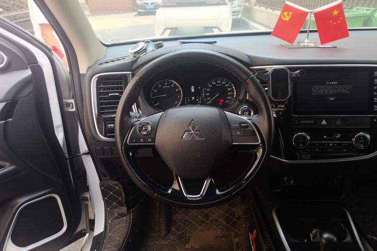 Used Mitsubishi Outlander 2021 Revised Version 2.0L Two-Wheel Drive Enjoyment Edition 5 Seats Steering Wheel