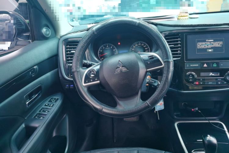 Used Mitsubishi Outlander 2021 Revised Version 2.0L Two-Wheel Drive Comfort Edition 5 Seats Steering Wheel