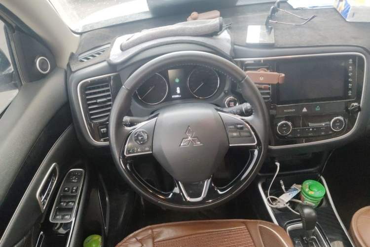 Used Mitsubishi Outlander 2021 2.0L Two-Wheel Drive Comfort Edition 7 Seats Steering Wheel