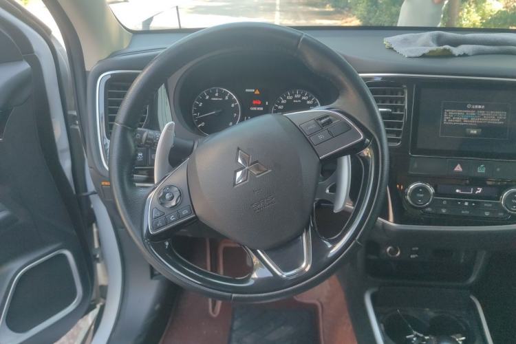 Used Mitsubishi Outlander 2021 2.4L 4x4 DynaDrive Edition 5 Seats Steering Wheel