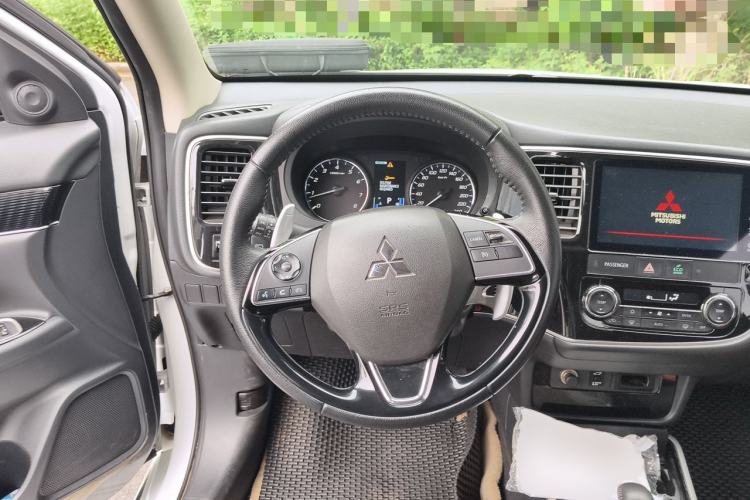 Used Mitsubishi Outlander 2021 2.4L 4x4 Comfort Edition 5 Seats Steering Wheel