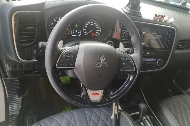 Used Mitsubishi Outlander 2021 2.4L 4x4 Zhi Xiang Edition 7 Seats Steering Wheel