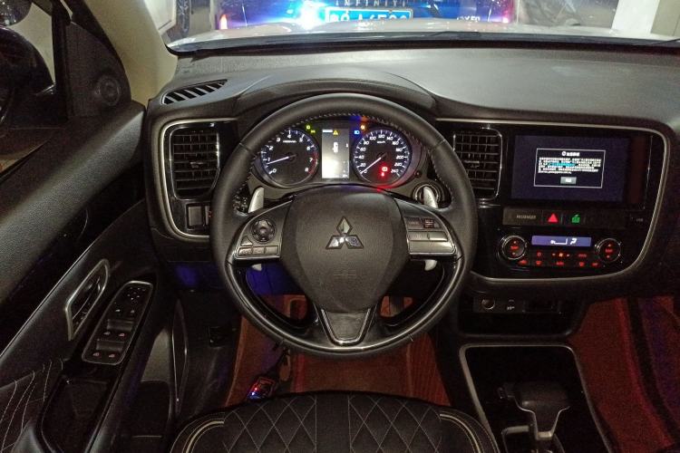 Used Mitsubishi Outlander 2021 2.4L 4x4 Zhi Xiang Edition 7 Seats Steering Wheel