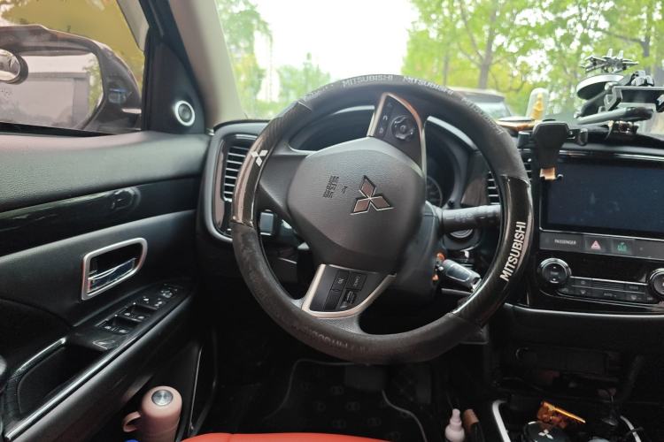 Used Mitsubishi Outlander 2021 Revised Version 2.0L Two-Wheel Drive Comfort Edition 5 Seats Steering Wheel