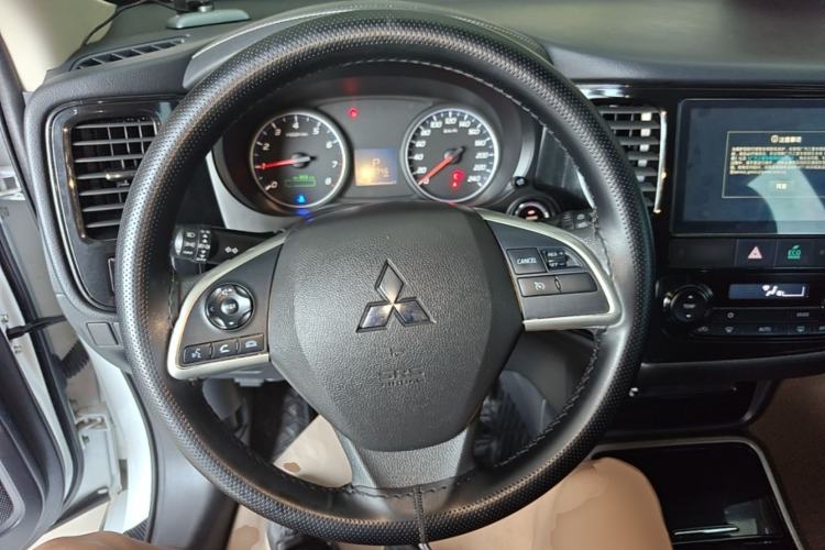 Used Mitsubishi Outlander 2021 2.0L Two-Wheel Drive Comfort Edition 5 Seats Steering Wheel