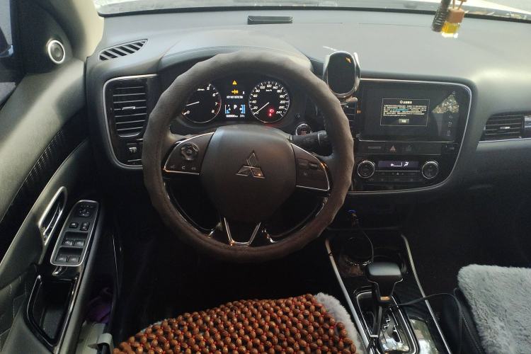 Used Mitsubishi Outlander 2021 2.0L Two-Wheel Drive Comfort Edition 5 Seats Steering Wheel