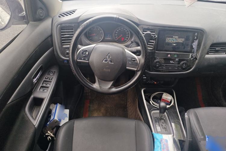 Used Mitsubishi Outlander 2021 Revised Version 2.0L Two-Wheel Drive Comfort Edition 5 Seats Steering Wheel