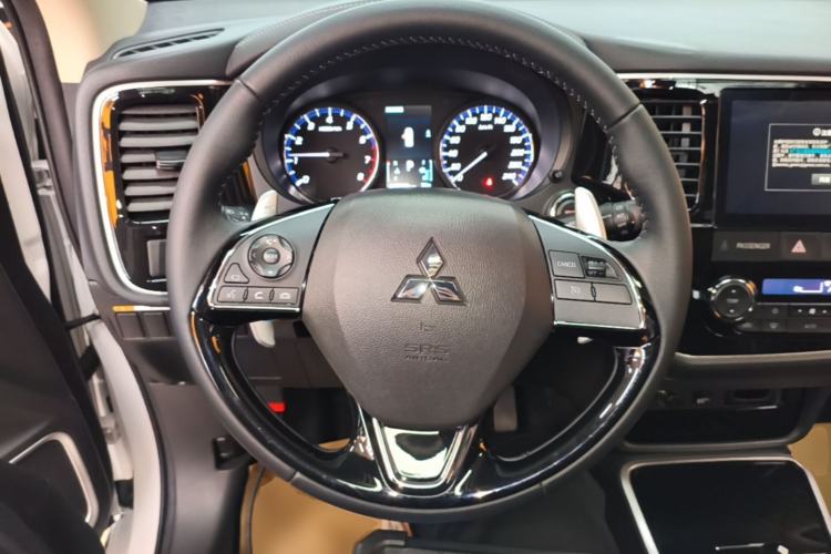 Used Mitsubishi Outlander 2021 2.4L 4x4 Zhi Xiang Edition 7 Seats Steering Wheel