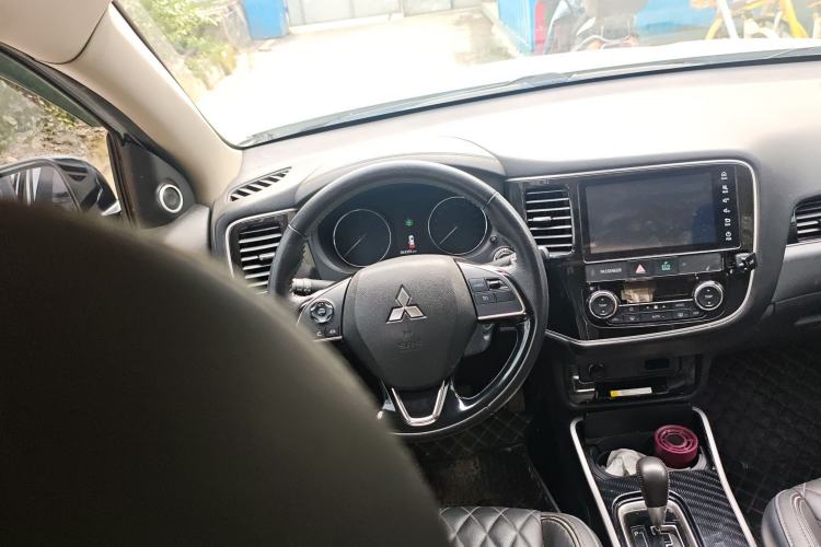 Used Mitsubishi Outlander 2021 2.0L Two-Wheel Drive Comfort Edition 7 Seats Steering Wheel