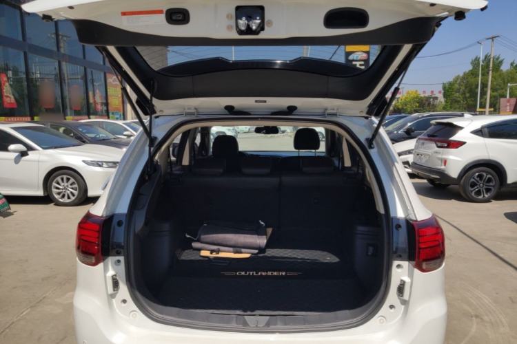 Used Mitsubishi Outlander 2021 2.4L 4x4 DynaDrive Edition 5 Seats Trunk